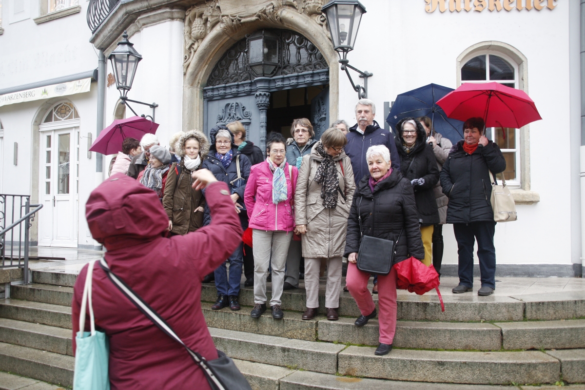Gruppenfoto vor dem Ratskeller in Schwarzenberg Gruppenfoto vor dem Ratskeller in Schwarzenberg